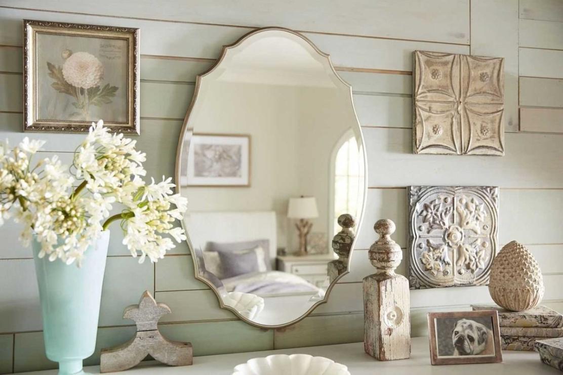 Aida Oval Mirror – Burnished Silver